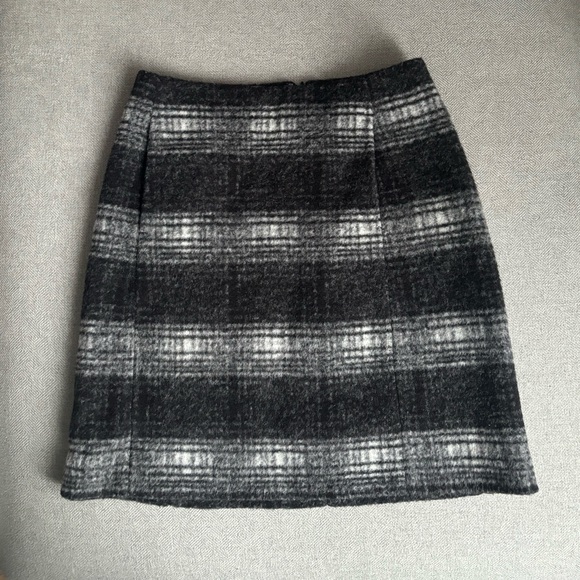 🖤🤍UNIQLO🖤Skirt in Grey, white and black plaid . X-Small . Like new condition! - Picture 3 of 7